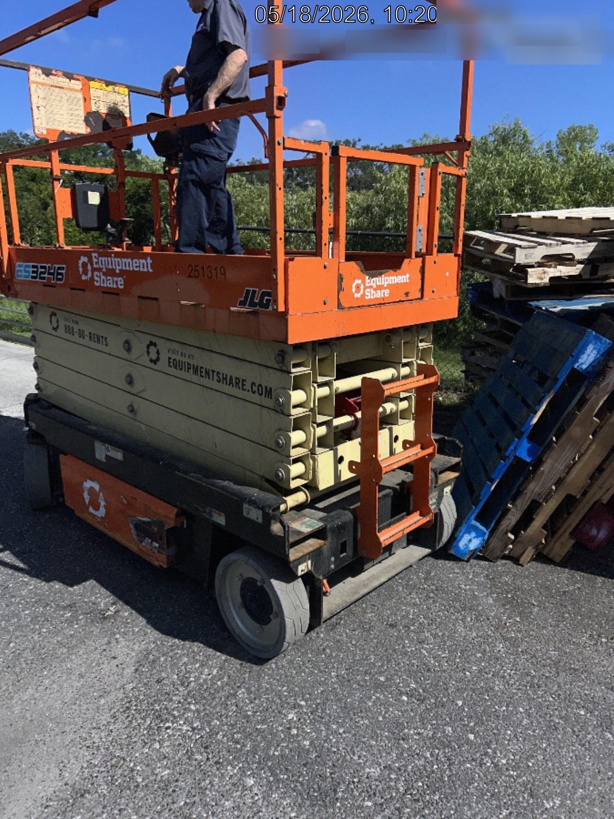 2022 JLG ES3246