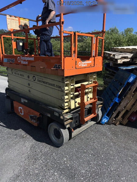 2022 JLG ES3246