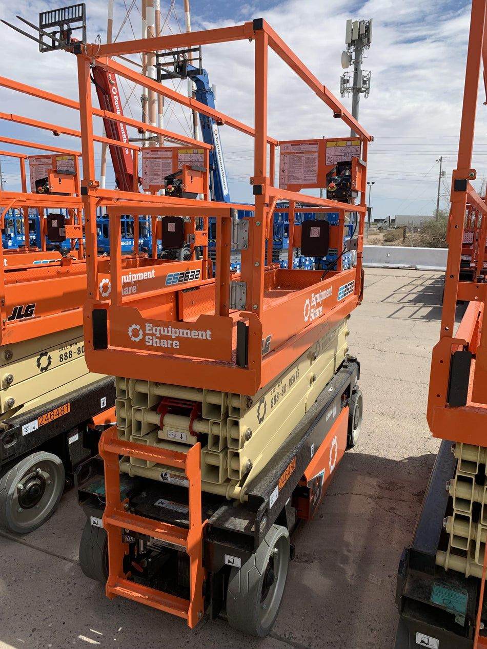 2022 JLG ES2632
