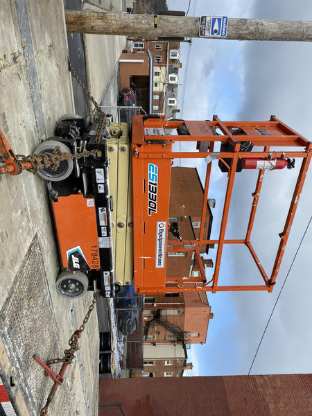 2021 JLG ES1330L