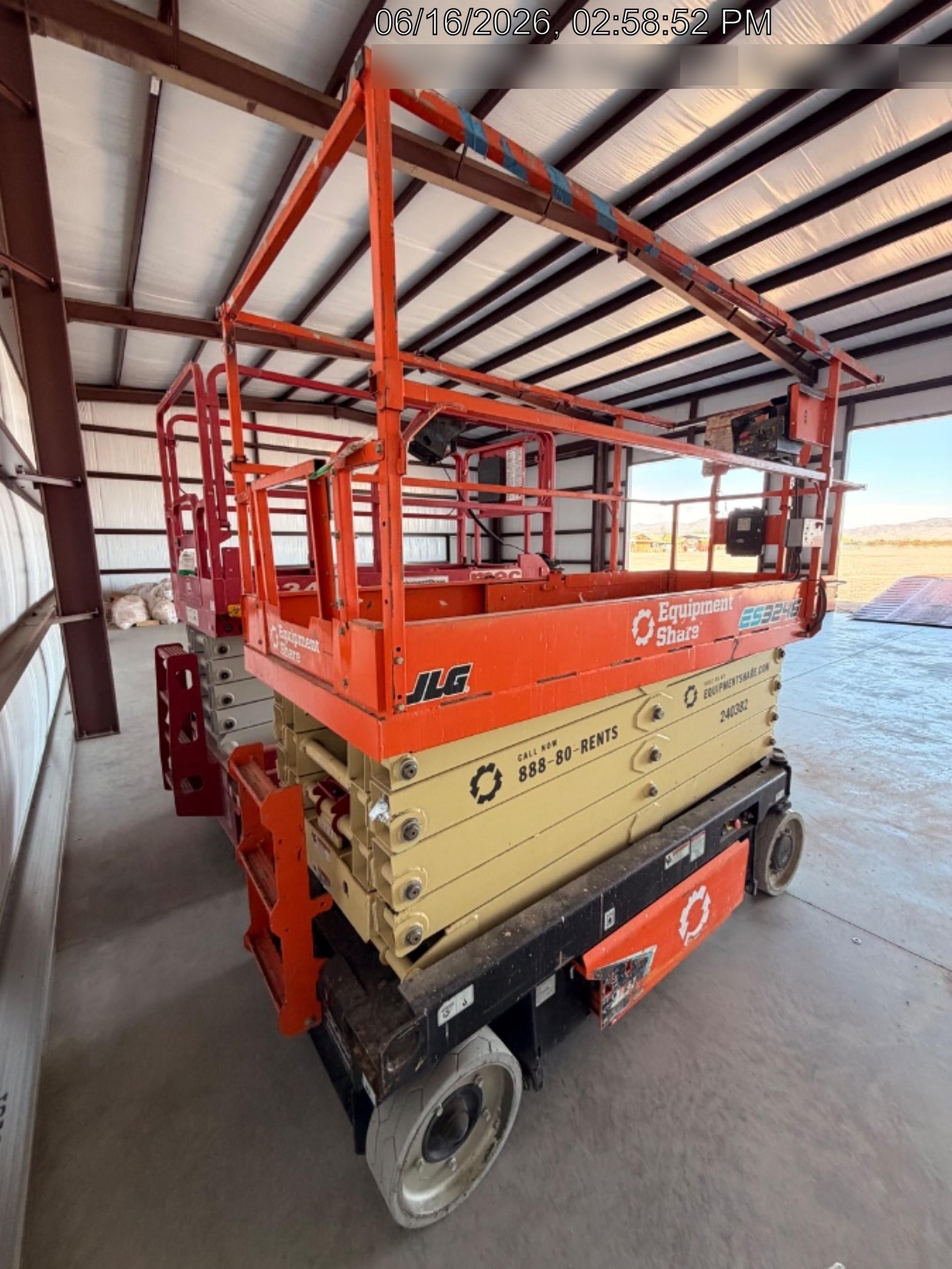 2022 JLG ES3246