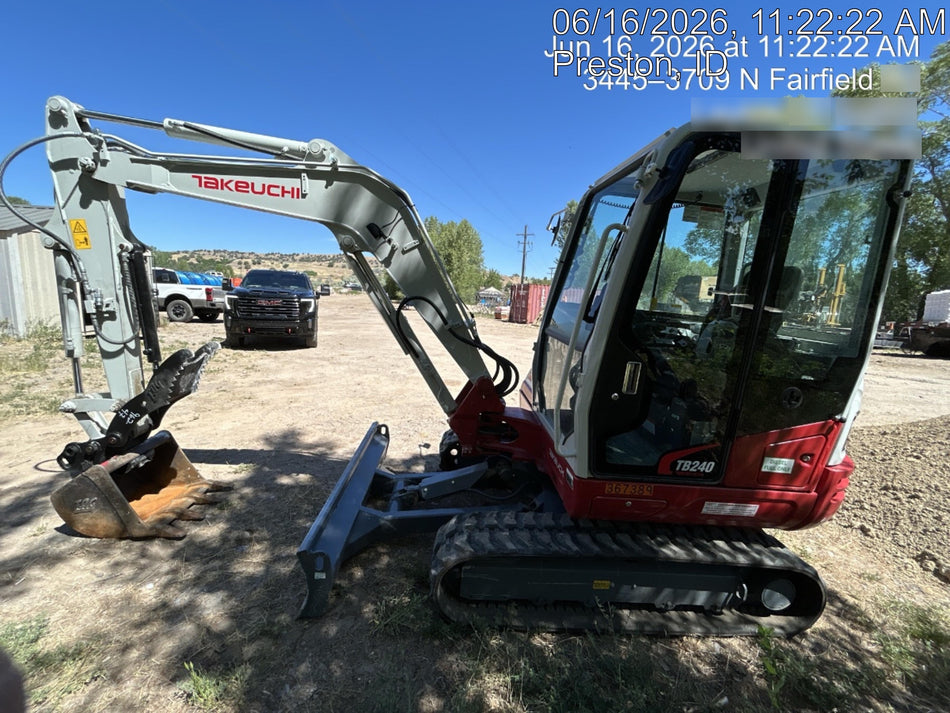 2023 TAKEUCHI TB240-CR