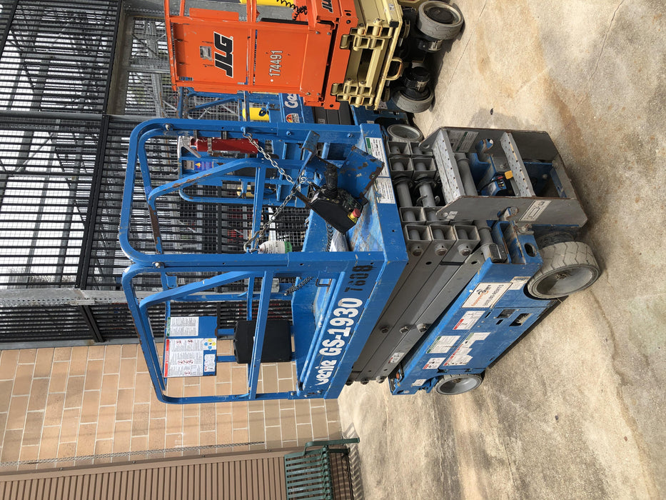 2018 Genie GS-1930 Genie GS-1930 Lift w/Fixed Rail and Chain Entry
