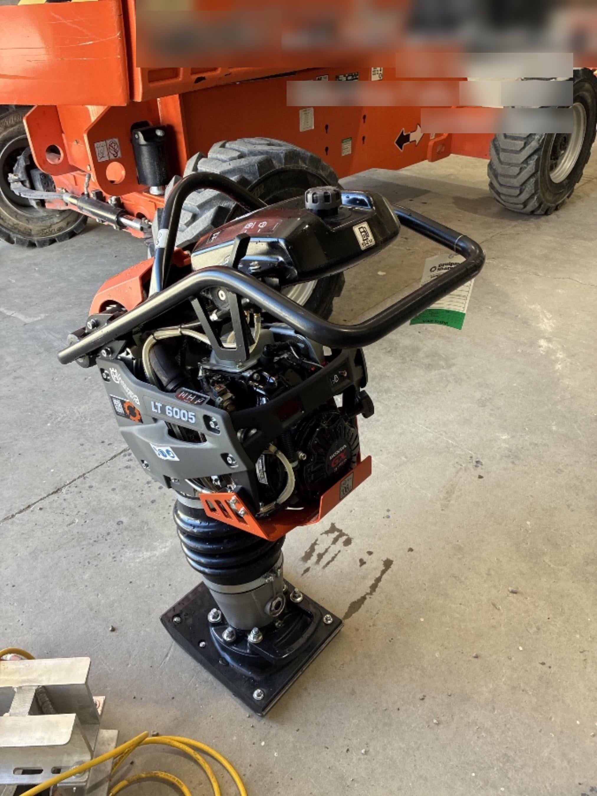2025 HUSQVARNA LT6005