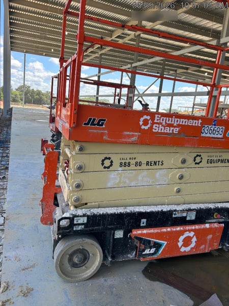 2023 JLG ES3246