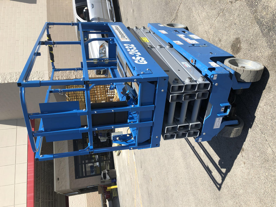 2019 Genie GS-2632 Folding rails with half height swing gate