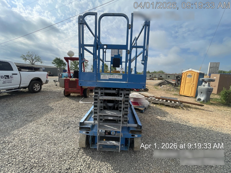 2019 Genie GS-4047 Folding rails with half height swing gate