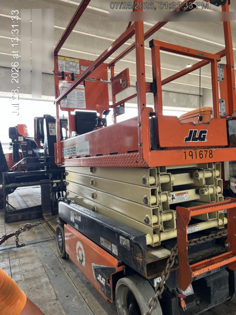 2021 JLG ES1932
