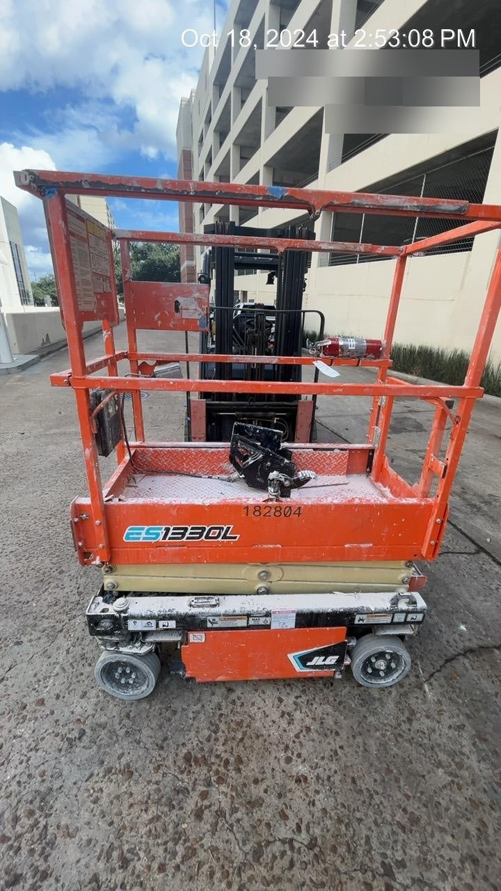 2021 JLG ES1330L