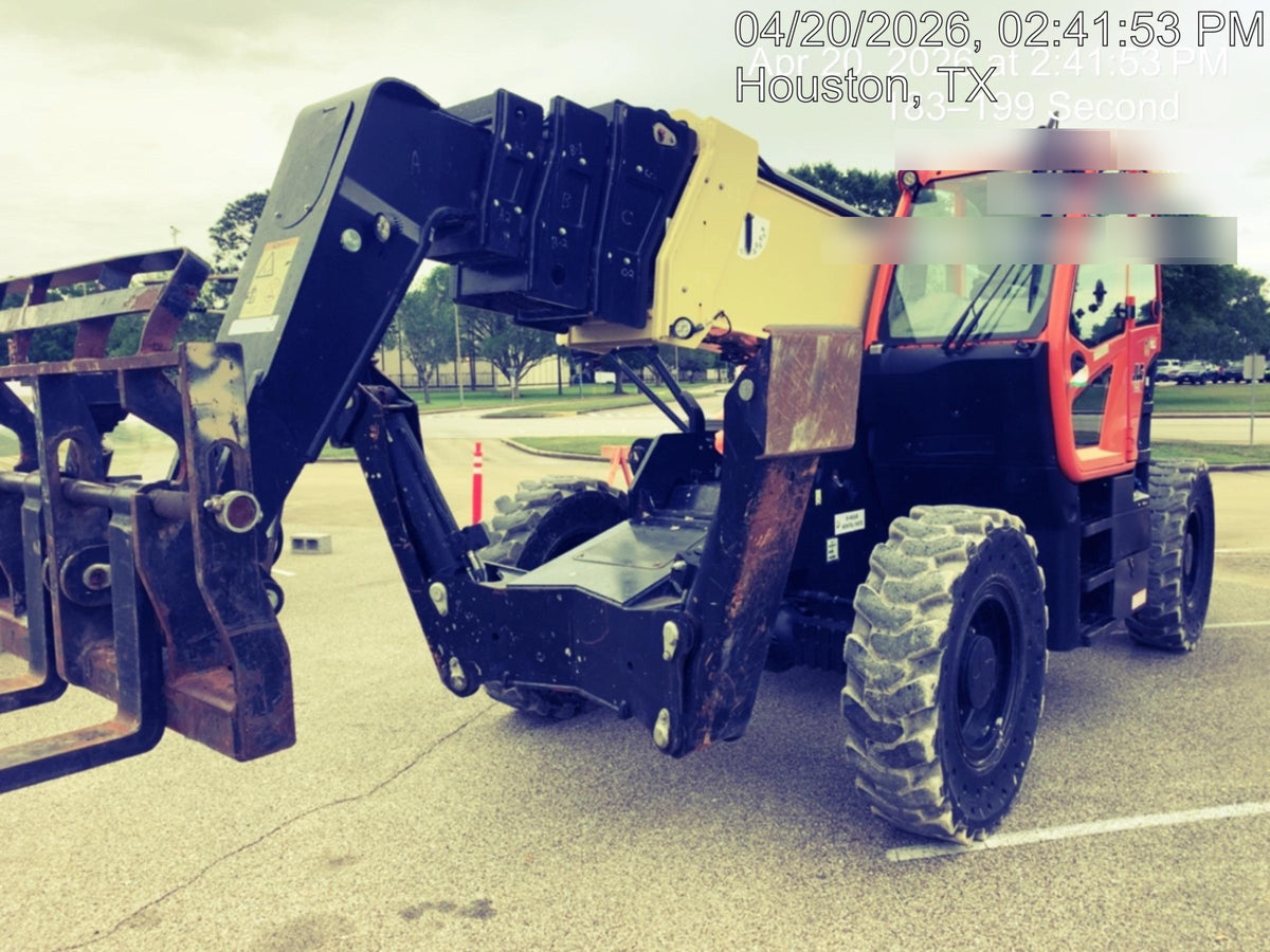 2021 JLG 1075