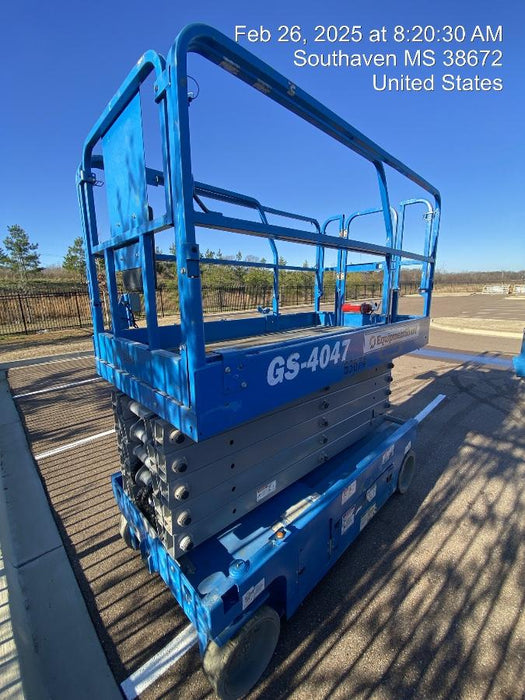 2019 Genie GS-4047 Folding rails with half height swing gate