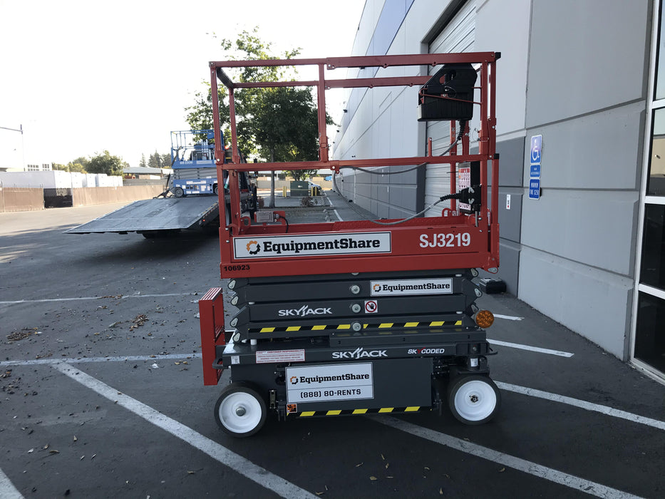 2020 Skyjack SJIII-3219 Solid NM Tires, Half height spring hinged entry gate, Dual Beacons, 800W Inverter