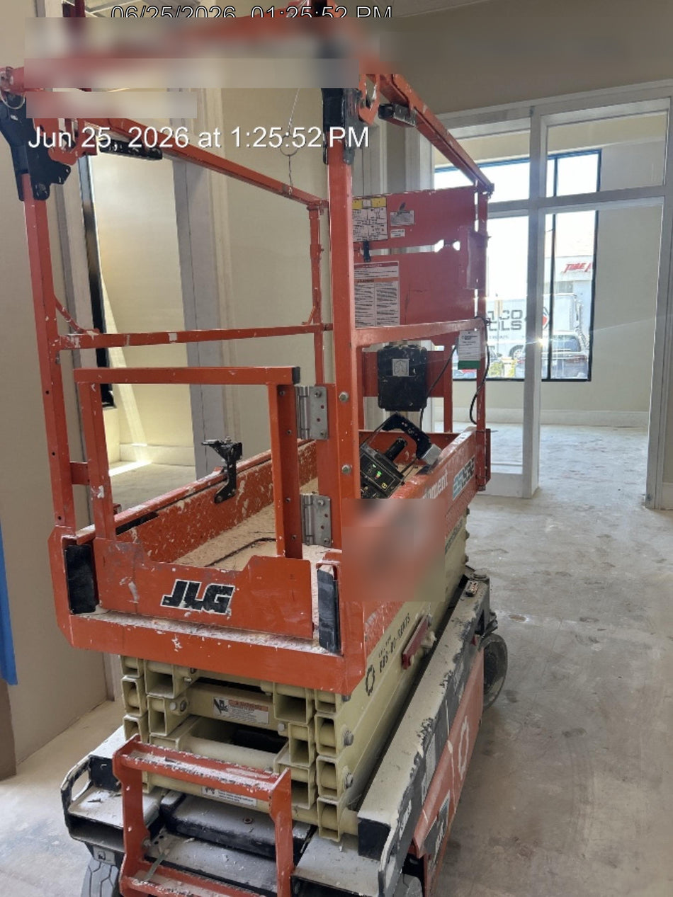 2023 JLG ES1932
