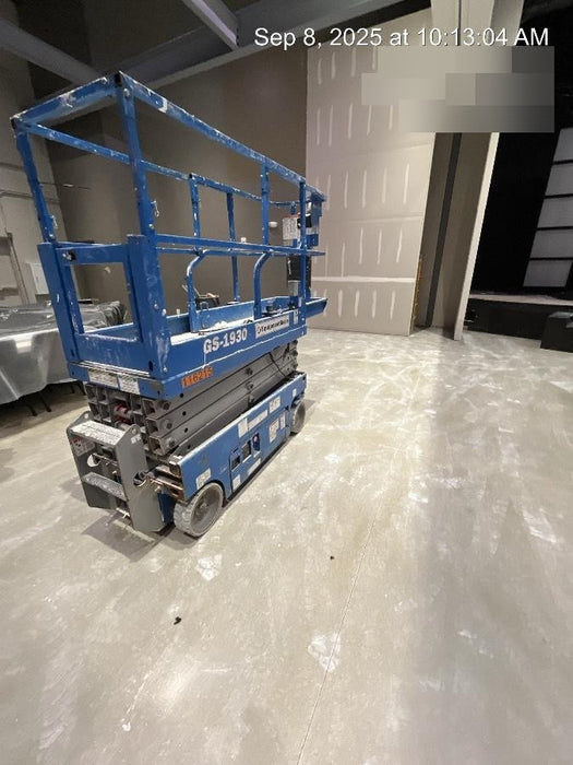 2020 Genie GS-1930 Solid Non Marking Tires, Beacon, Folding rails with half height swing gate