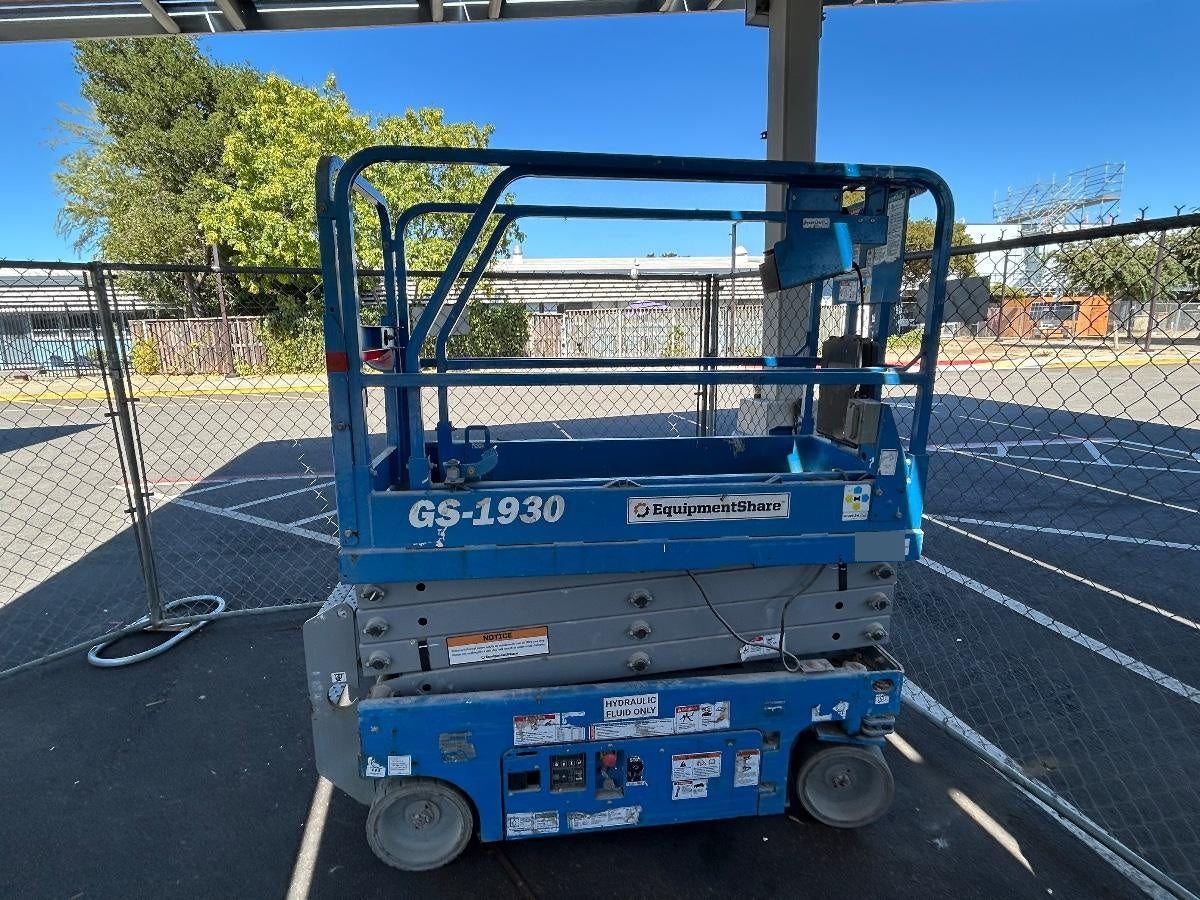 2019 Genie GS-1930 Half Height Swing Gate, 800W Inverter
