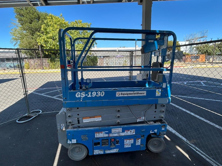 2019 Genie GS-1930 Half Height Swing Gate, 800W Inverter