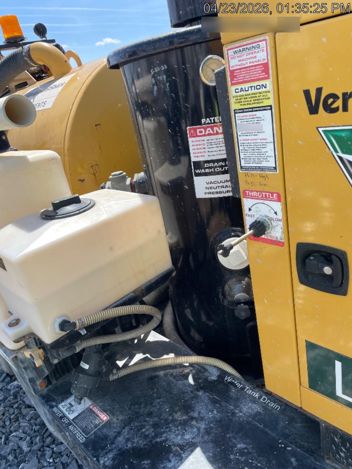 2022 Vac-Tron LP573XDT T4 Koehler Diesel Engine, 500 Gallon Debris Tank, x2 100 Gallon Water Tanks