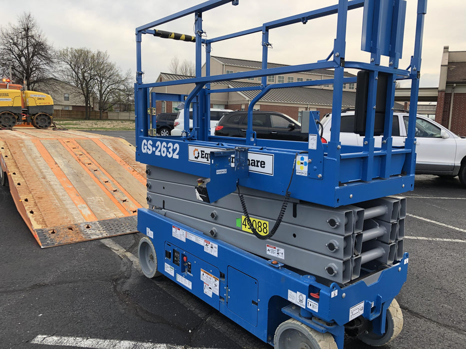 2019 Genie GS-2632 Folding rails with half height swing gate