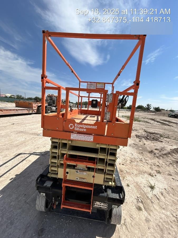 2022 JLG ES3246