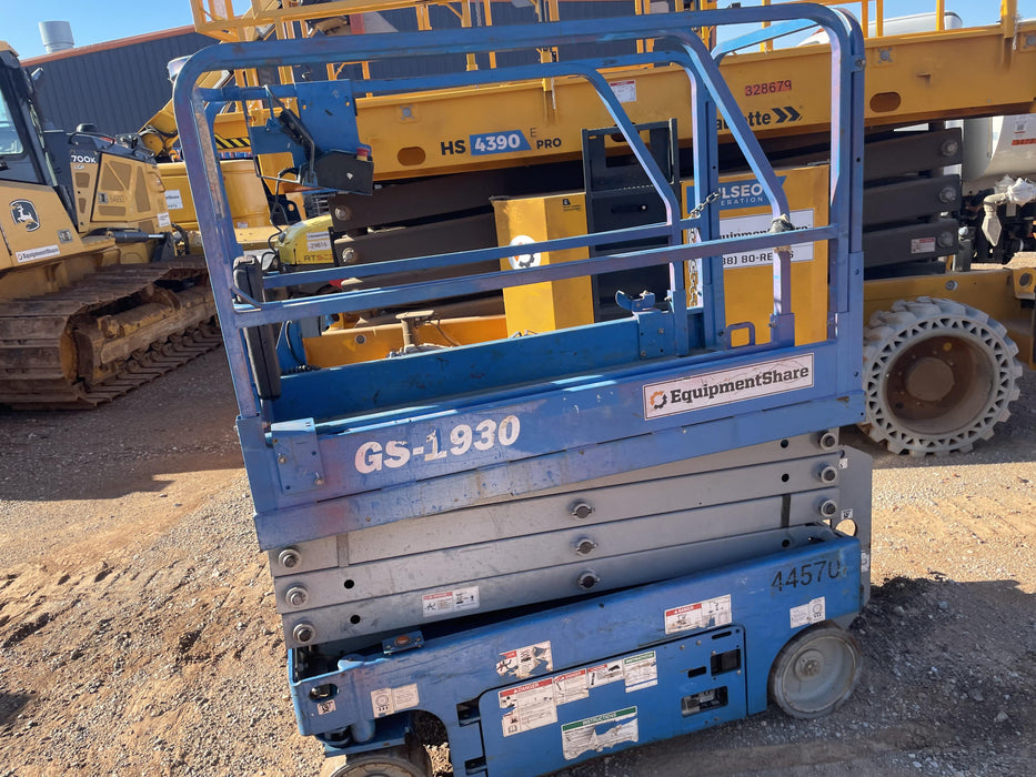 2019 Genie GS-1930 Fixed rails with chain Entry