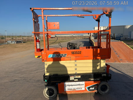 2021 JLG ES1932
