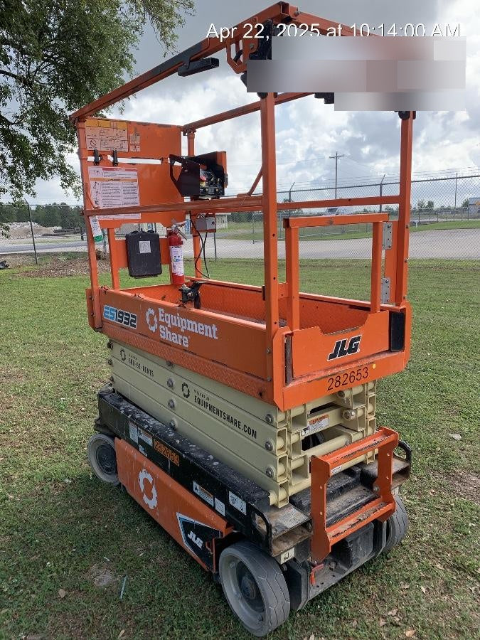 2022 JLG ES1932
