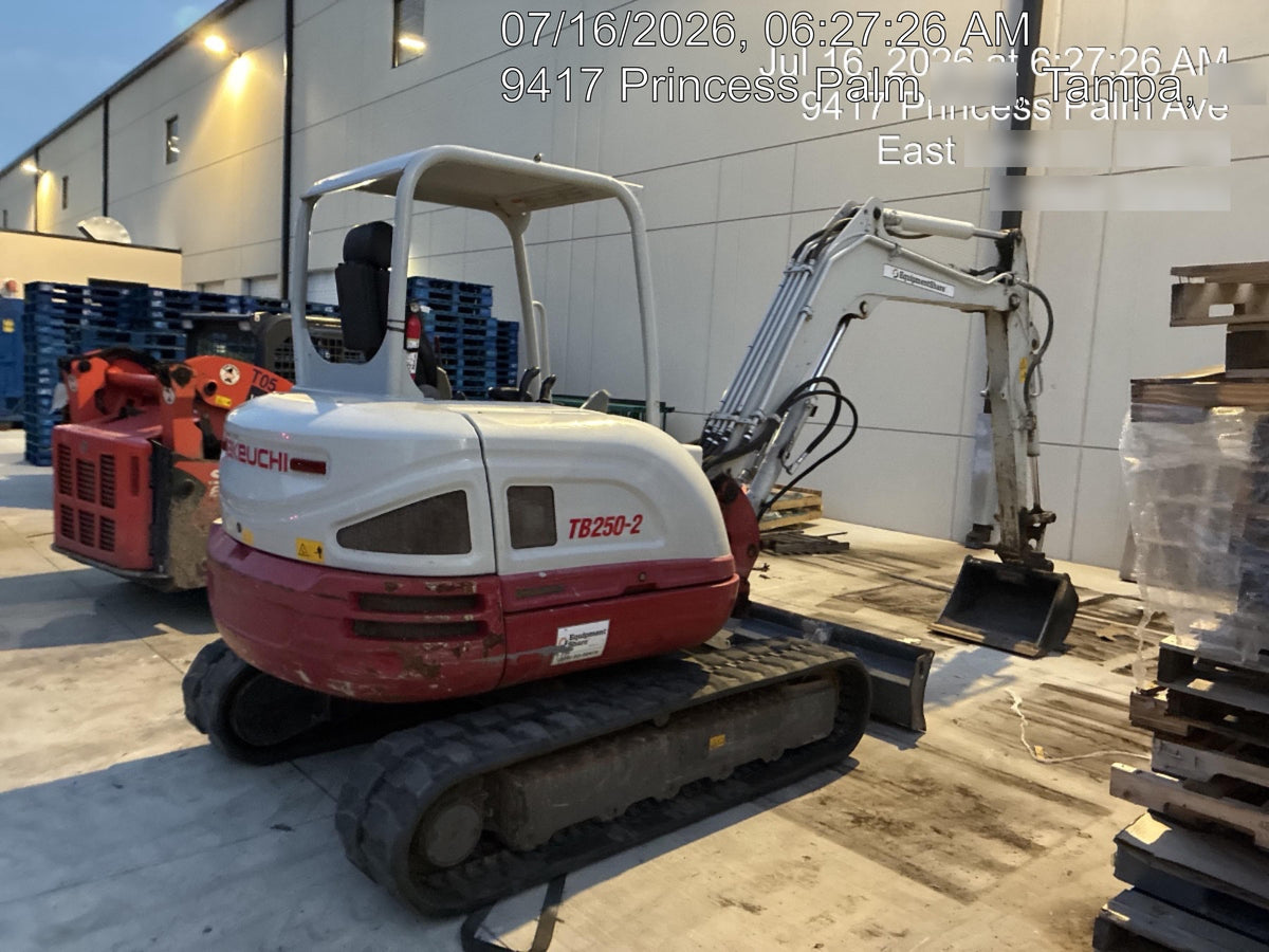 2023 TAKEUCHI TB250-2R