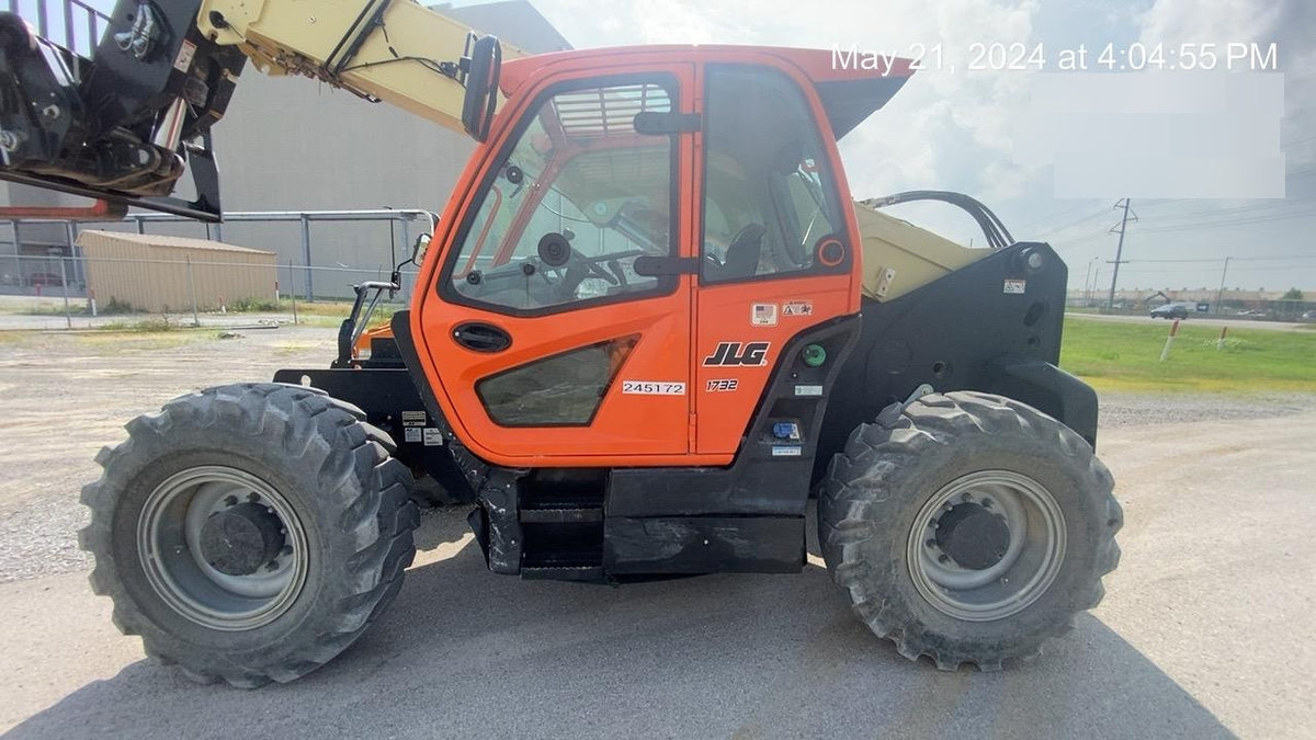 2022 JLG 1732