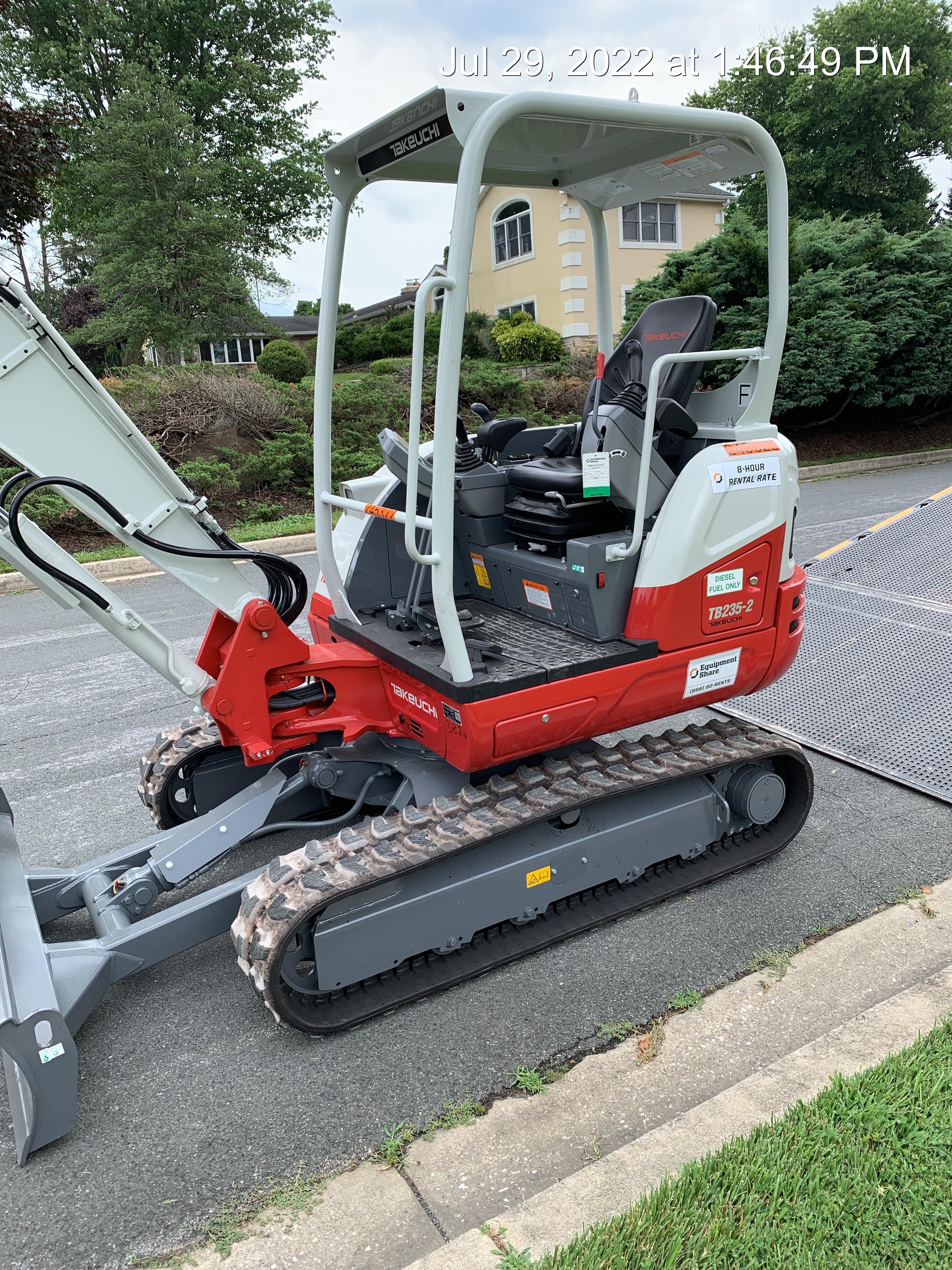 2022 TAKEUCHI TB235-2R
