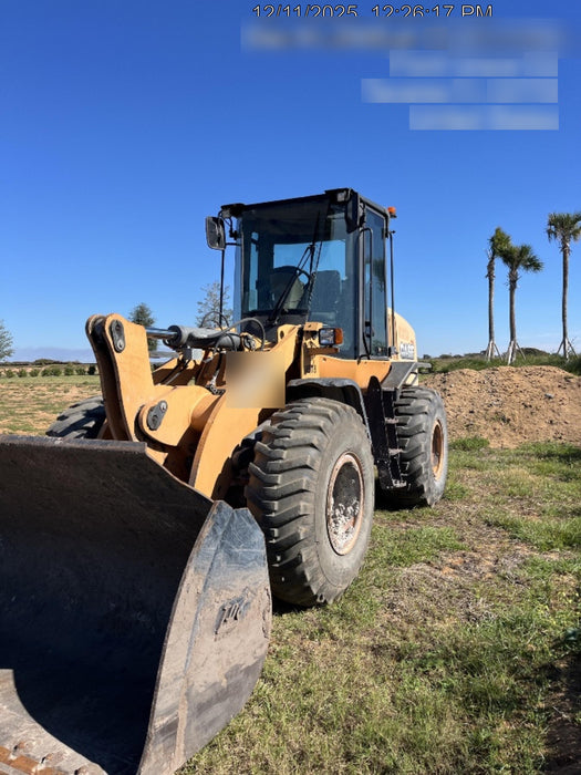 2016 Case 621F CLOSED CAB, JRB 416 STYLE HYD COUPLER