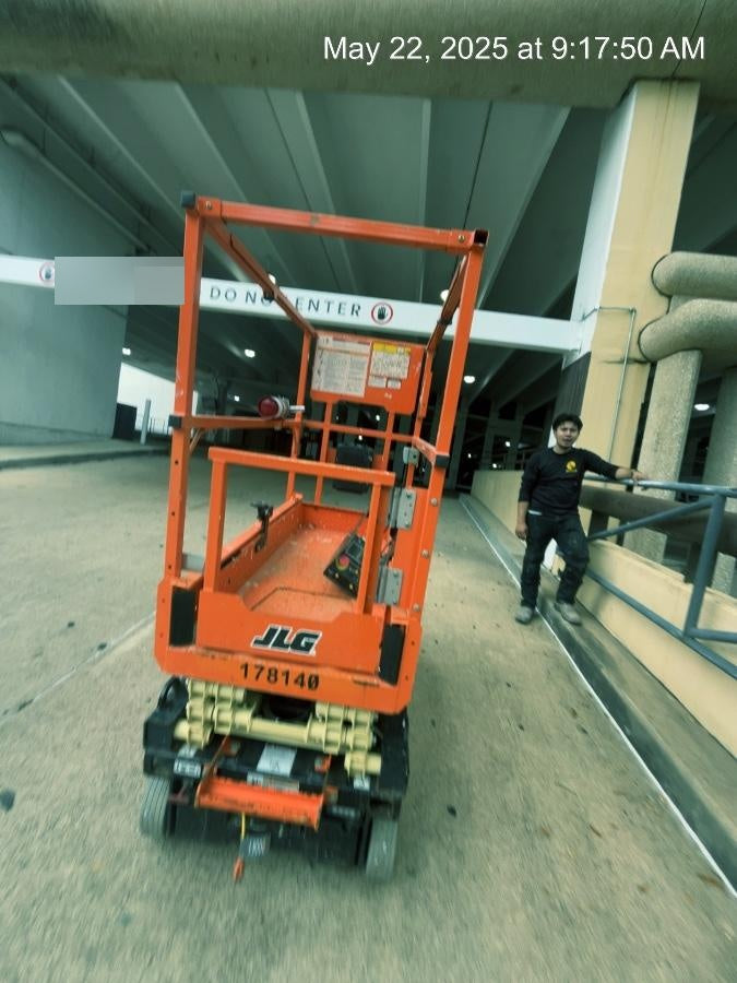 2021 JLG ES1330L