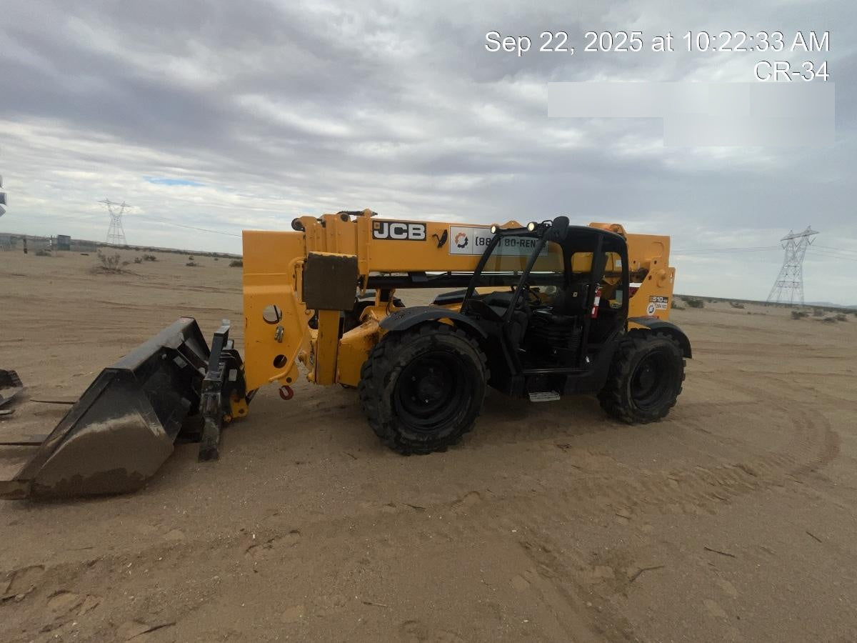 2021 JLG 1001100823