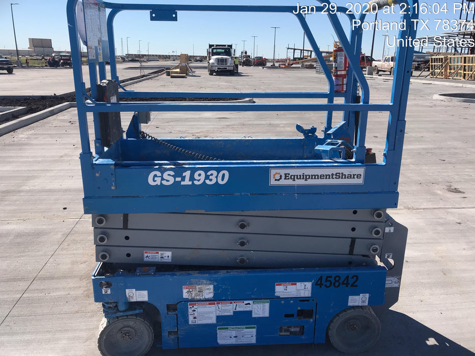 2019 Genie GS-1930 Fixed rails with chain Entry