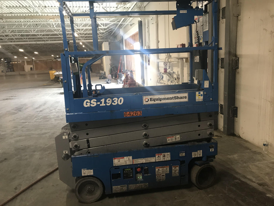 2020 Genie GS-1930 Solid Non Marking Tires, Beacon, Folding rails with half height swing gate, 800W Inverter