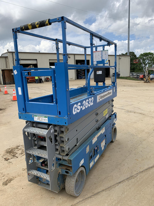 2019 Genie GS-2632 Folding rails with half height swing gate