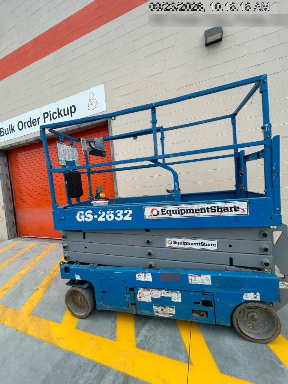 2019 Genie GS-2632 Folding rails with half height swing gate