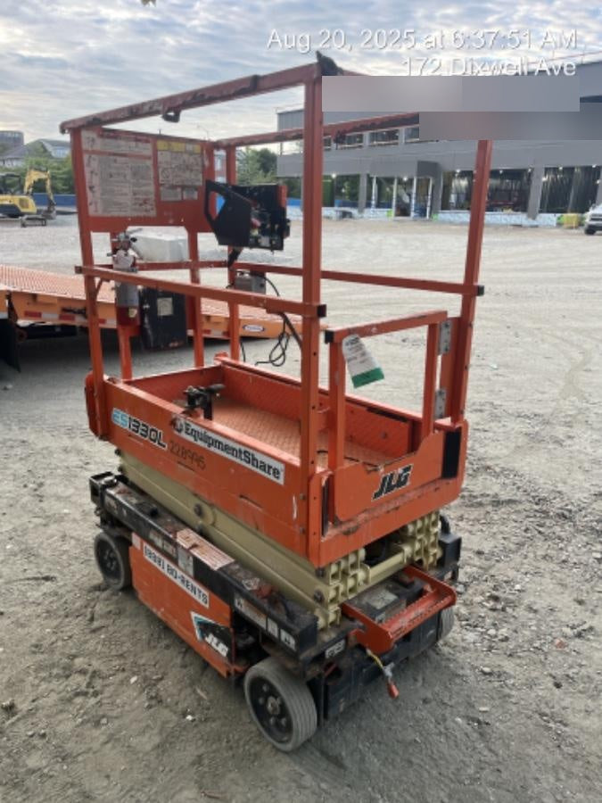 2022 JLG ES1330L