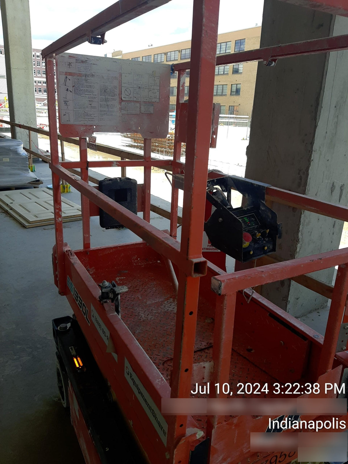 2021 JLG ES1330L