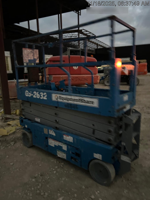 2019 Genie GS-2632 Folding rails with half height swing gate