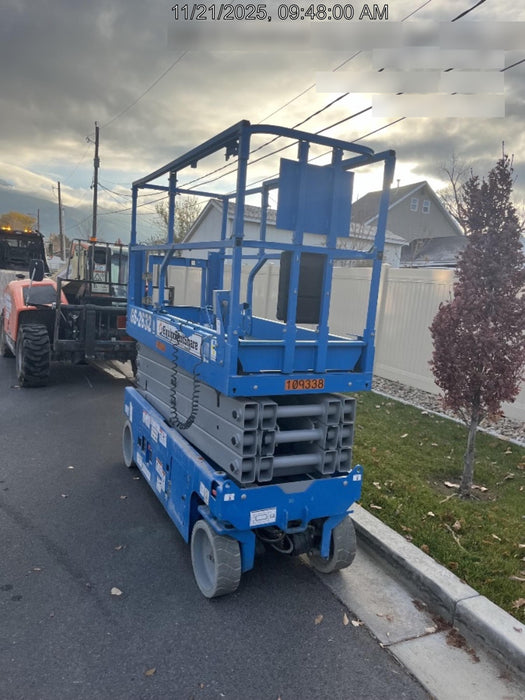 2020 Genie GS-2632 Solid NM Tires, Folding Rails with Half-Height Swing Gate, Beacon