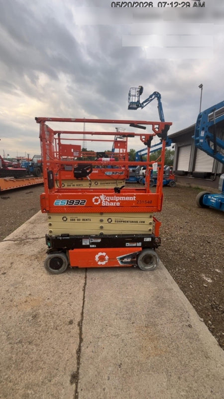 2022 JLG ES1932