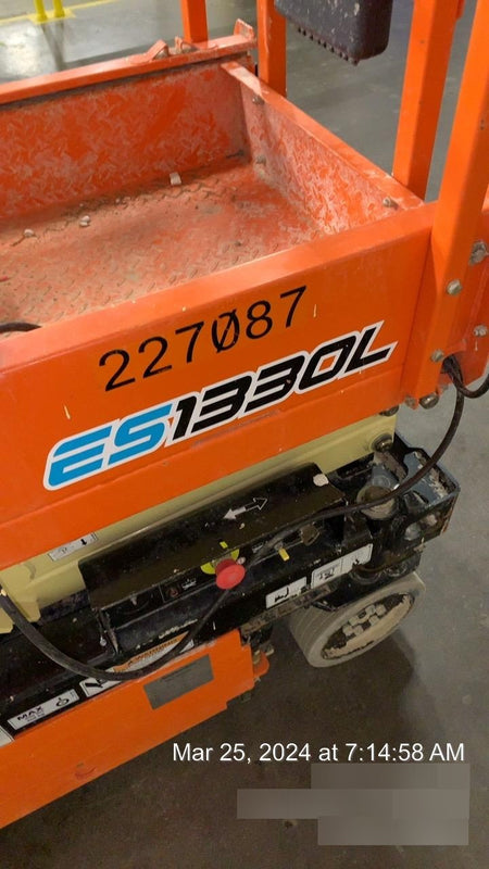 2022 JLG ES1330L