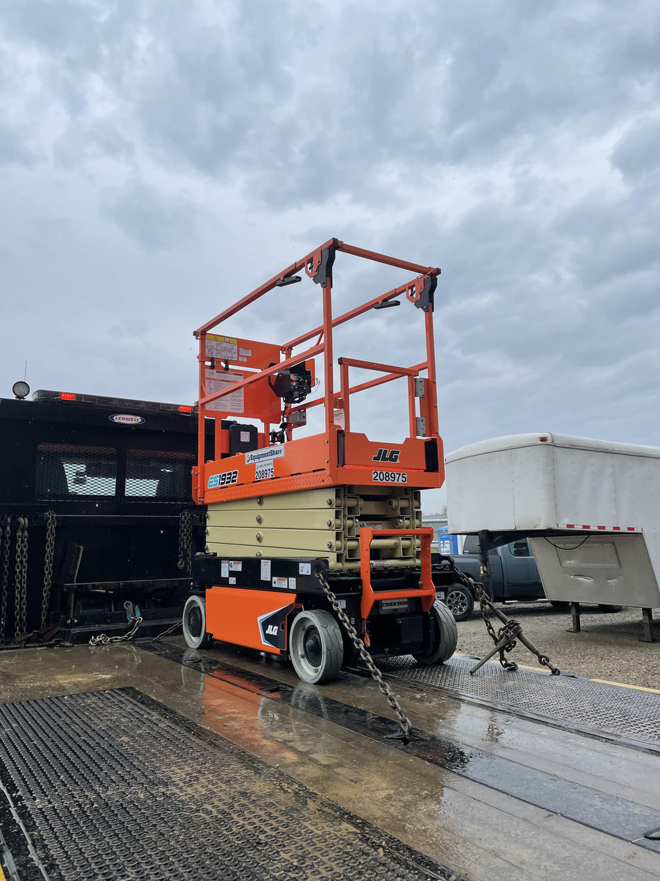 2022 JLG ES1932