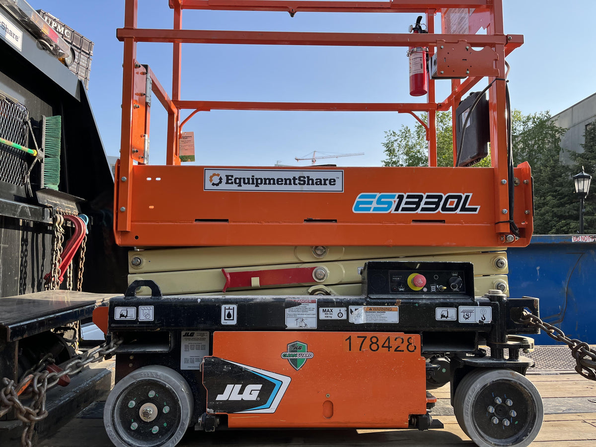 2021 JLG ES1330L