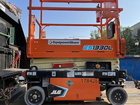 2021 JLG ES1330L