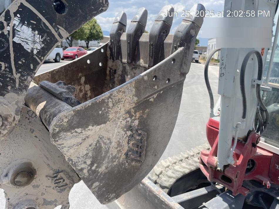 2021 TAKEUCHI 18" Bucket - Takeuchi