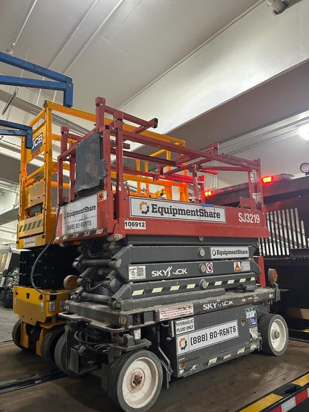 2020 Skyjack SJIII-3219 Solid NM Tires, Half height spring hinged entry gate, Dual Beacons, 800W Inverter
