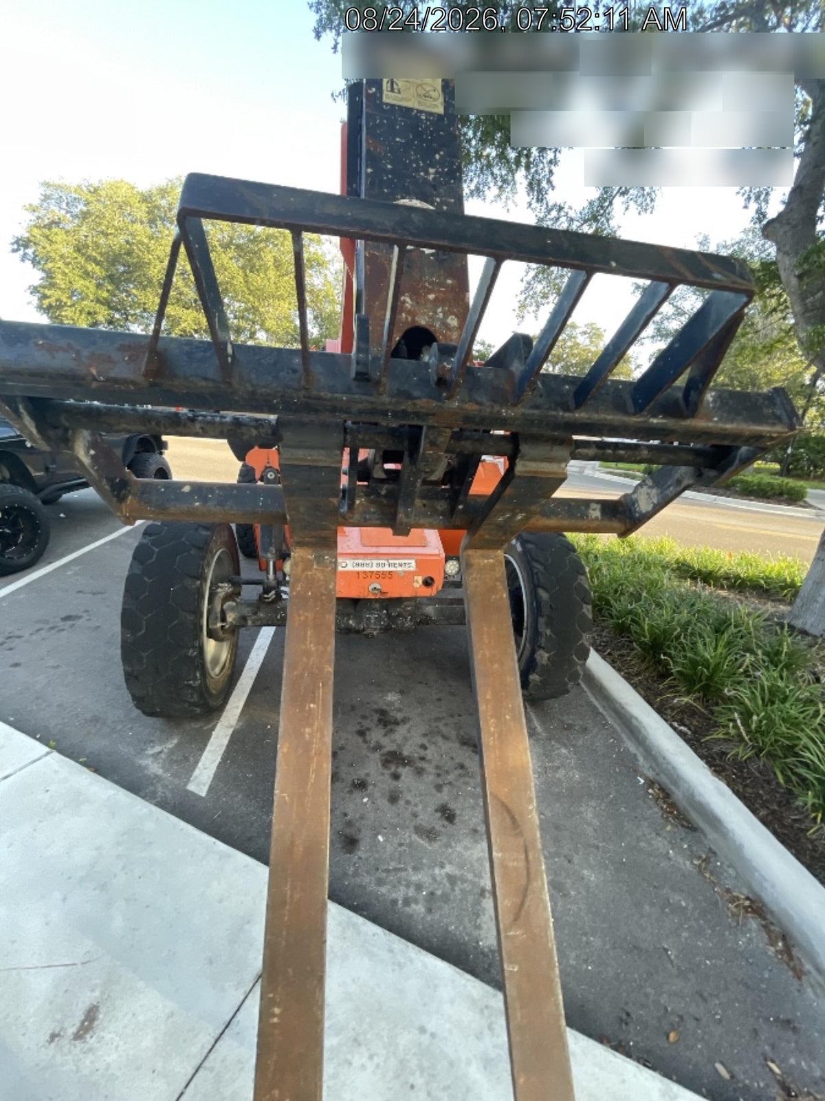 2021 JLG 8042