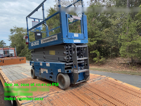 2019 Genie GS-2632 Folding rails with half height swing gate