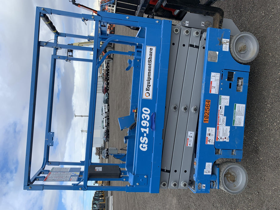 2020 Genie GS-1930 Solid Non Marking Tires, Beacon, Folding rails with half height swing gate, 800W Inverter